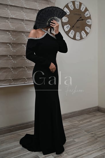 فستان-طويل-بطوق-كريستال