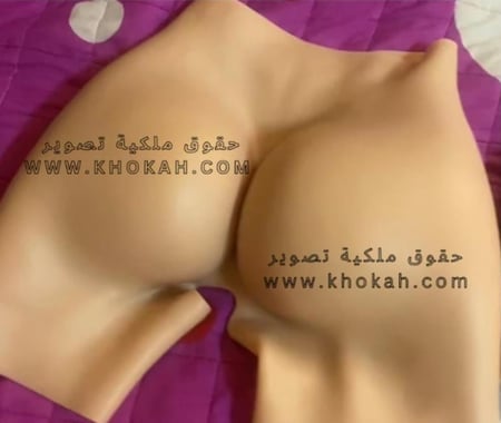 شورت كولومبي سيليكون من متجر خوخه يظهر التصميم الخلفي وبروز واضح للخلف