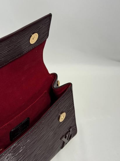 شنطة LV برغندي