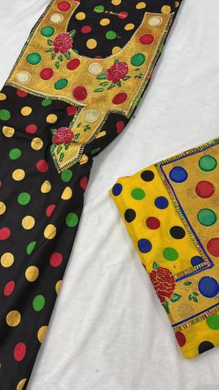 قطن لبتري تطريز عربي مرصع بالكرستال( الاقطان تغسل قبل الخياطه)