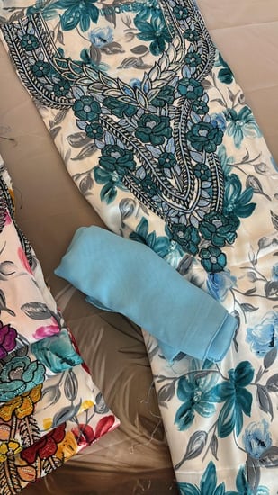 حرير اندنوسي مطرز ومرصع بالكرستال مع الطرحه