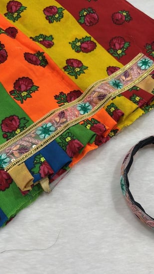 شالكي اطفال مع الطوق القطعه مترين ونصف تناسب مابين ٣ سنوات ل ١٠ سنوات