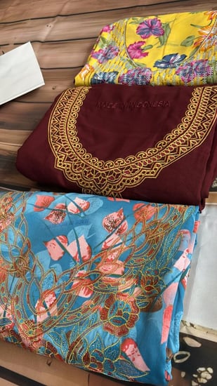 مجموعة ثلاث قطع مخوره