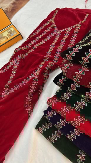 مخمل شتوي متروس كرستال ملون امام وخلف