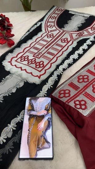 تور مطرز ومتروس كرستال مع بطانة حرير ايطالي موديل خليجي اللون العنابي