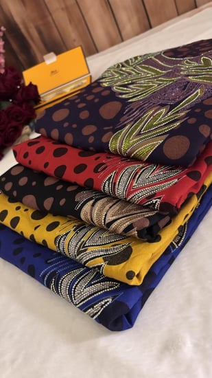 كشميري مطرز ومتروس كرستال موديل عربي وباكمام عربيه