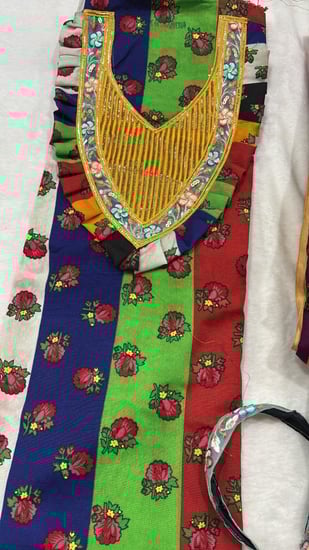 شالكي اطفال مع الطوق القطعه مترين ونصف تناسب مابين ٣ سنوات ل ١٠ سنوات