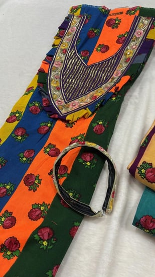 شالكي اطفال مع الطوق القطعه مترين ونصف تناسب مابين ٣ سنوات ل ١٠ سنوات