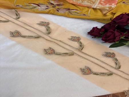 قماش اورجنزه دبل كم والتطريز الجانبي مطرز ومتروس كرستال