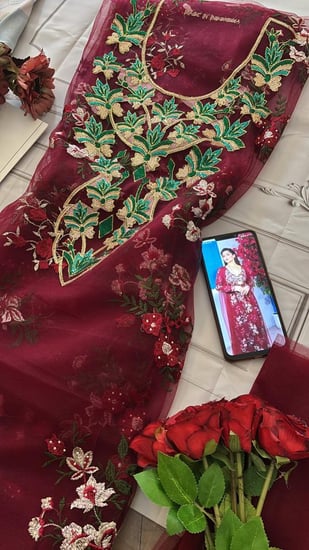 تل تايواني مطرز متروس كرستال بالكامل مع الحزام والتل الجانبي بدون بطانه