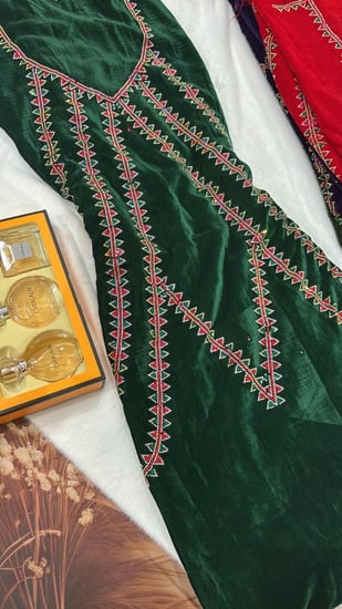 مخمل شتوي متروس كرستال ملون امام وخلف