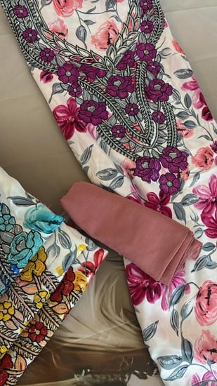 حرير اندنوسي مطرز ومرصع بالكرستال مع الطرحه