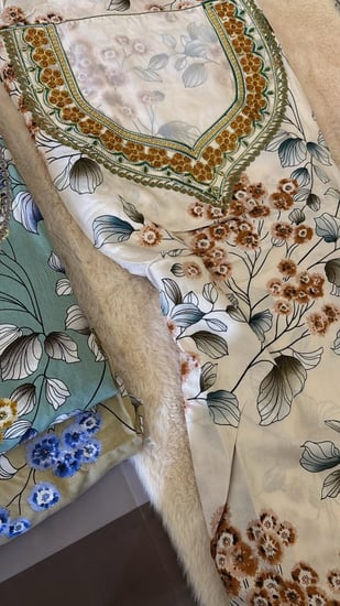 قطن رايون مطرز ومرصع بالكرستال(الاقطان تغسل قبل الخياطه)