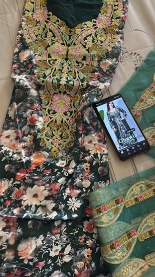 حرير ايطالي موديل التور مع الحزام مطرز ومتروس كرستال