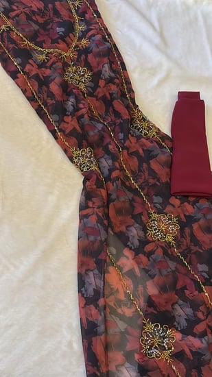 شيفون مشجر شغل يدوي خرز مع شيله ساده (بدون بطانه)