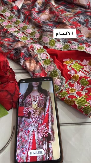 حرير ايطالي مع بطانه بموديل مميز وانيق دبل كم مطرز ومتروس كرستال