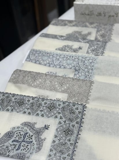 شال كشميري مطرز نقشة عريضة ملكي 1