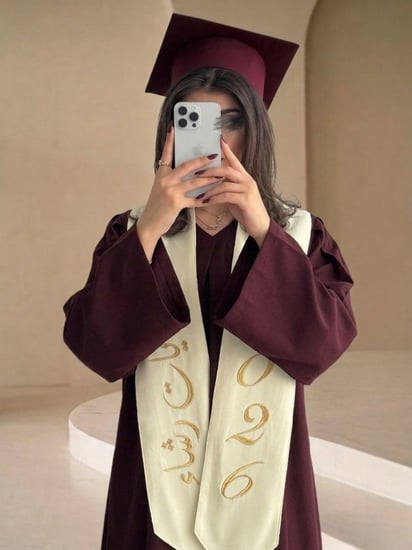 روب تخرج 2026 لون عودي مع سكري