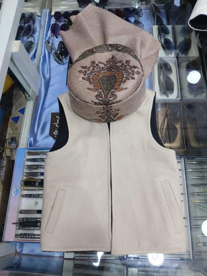 طقم  اطفال بيج مع اسود