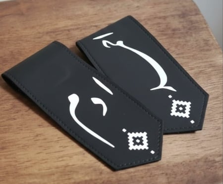 بروش اطفال جلد مثبت في المغناطيس