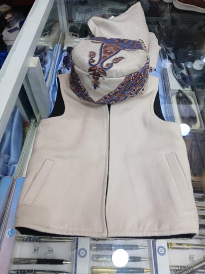 طقم  اطفال بيج مع اسود