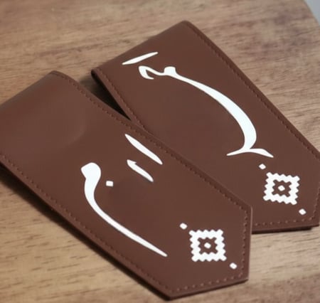 بروش اطفال جلد مثبت في المغناطيس