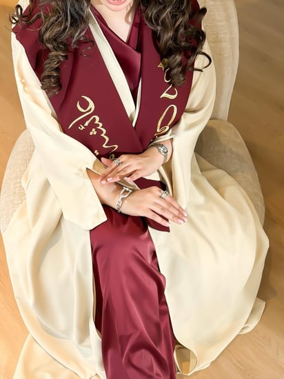 عبايات تخرج 2026