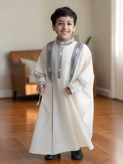 طقم بشت وثوب الفخامة ( تطريز كحلي )