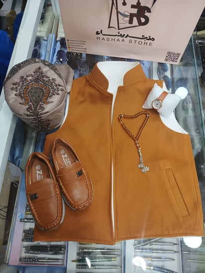 طقم اطفال بني