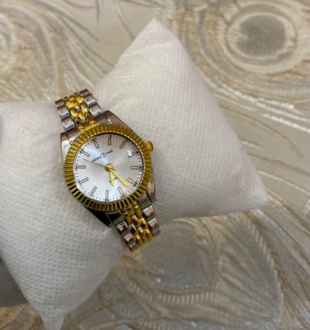 ساعة نساء مميزة