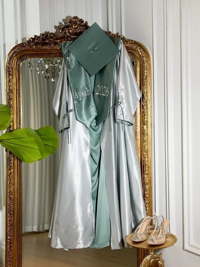 عبايات تخرج 2026