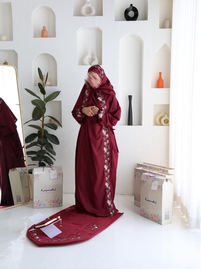 سجادة صلاة وشرشف مميز - طقم الصلاة الملكي لون برغندي