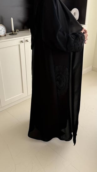 عباية انترنت عبايات عصرية بتوصيل سريع