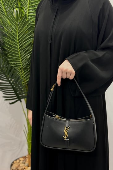 عبايه ساده خامة مريحة ولمسة راقية