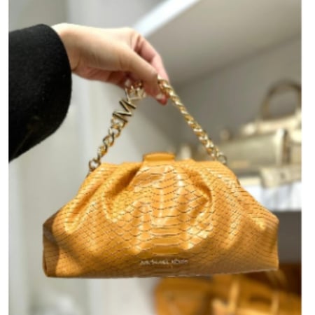 شنطة مايكل كورس Michael Kors Nola Small Chain Clutch/Xbody