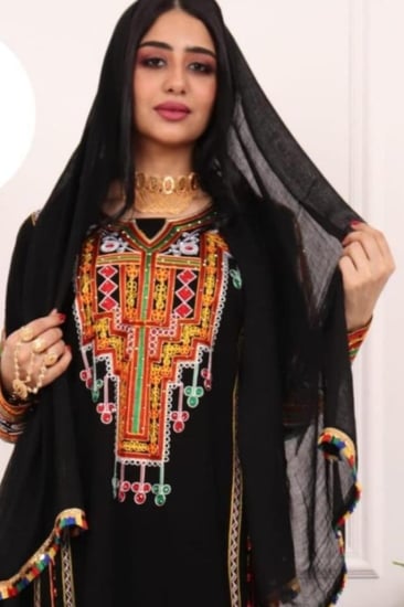 جلابية ورده مع الطرحه