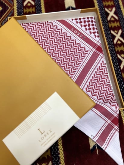 شماغ لوركس الذهبي انقليزي اصلي 2024