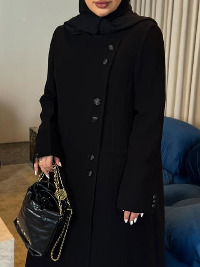 عبايات سوداء