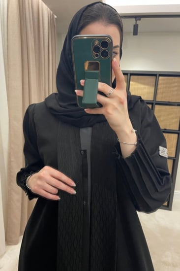 عباية بأزرار