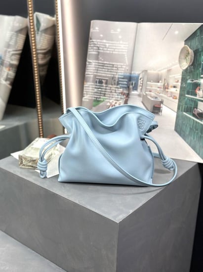 حقيبة لويفي أزرق فاتح