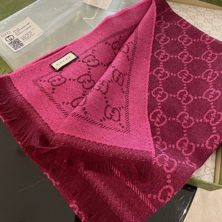 Gucci scarf