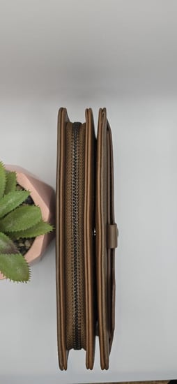 محفظة يد طويلة بلون بني من "BIBOSI"