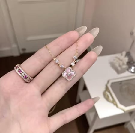 قلادة زهرة الحظ | Fleur de Chance