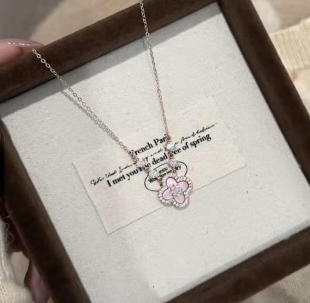 قلادة زهرة الحظ | Fleur de Chance