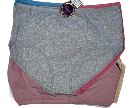 ملابس داخلية ملونة