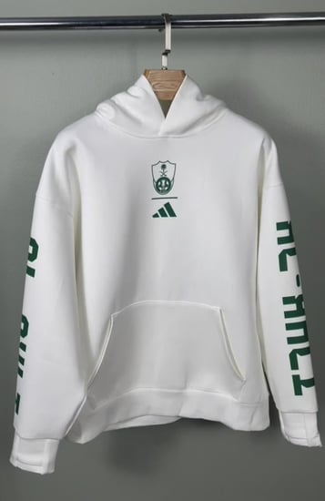 احصل على الدفء والأناقة مع هودي الأهلي السعودي الأبيض