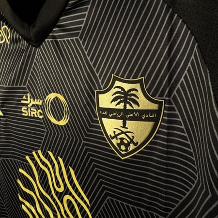 تيشيرت الأهلي التراثي 2025 الأسود بلمسات ذهبية فاخرة