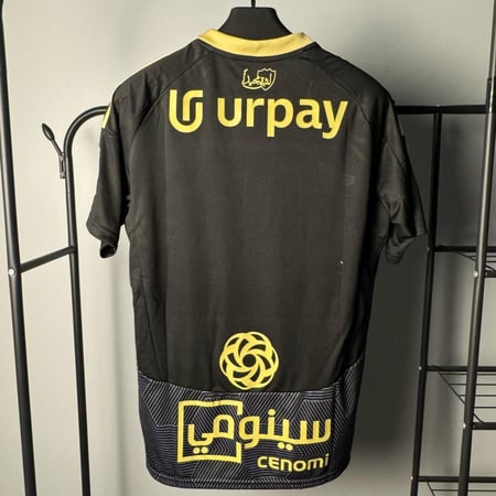 تيشيرت الأهلي التراثي 2025 الأسود بلمسات ذهبية فاخرة