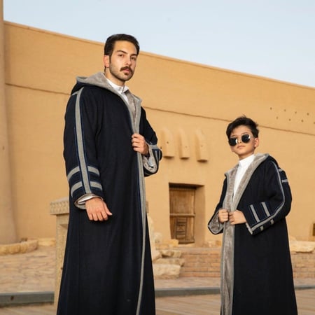 فروة رجالية جوخ أسود فاخرة مبطنة بفرو رمادي ناعم