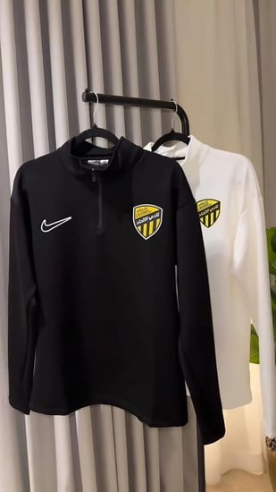 سويتر الاتحاد 2025 الأسود والأبيض – فخامة وراحة لا مثيل لها لحظة تذكار
